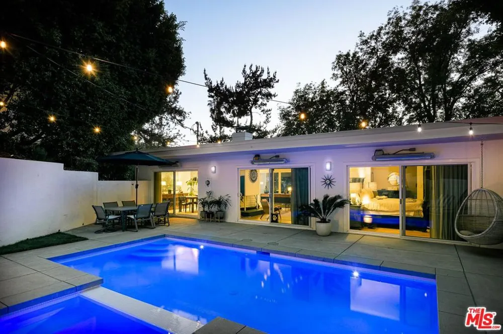 14018 Valley Vista Boulevard Sherman Oaks, CA 91423