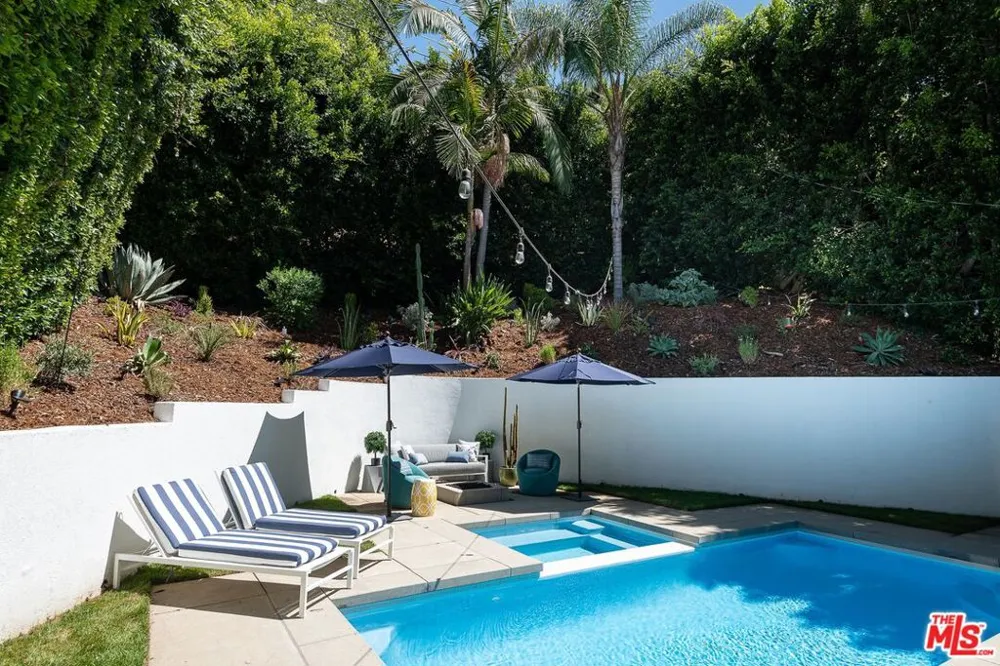 14018 Valley Vista Boulevard Sherman Oaks, CA 91423