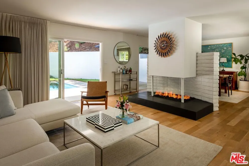 14018 Valley Vista Boulevard Sherman Oaks, CA 91423