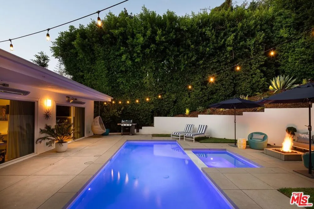 14018 Valley Vista Boulevard Sherman Oaks, CA 91423