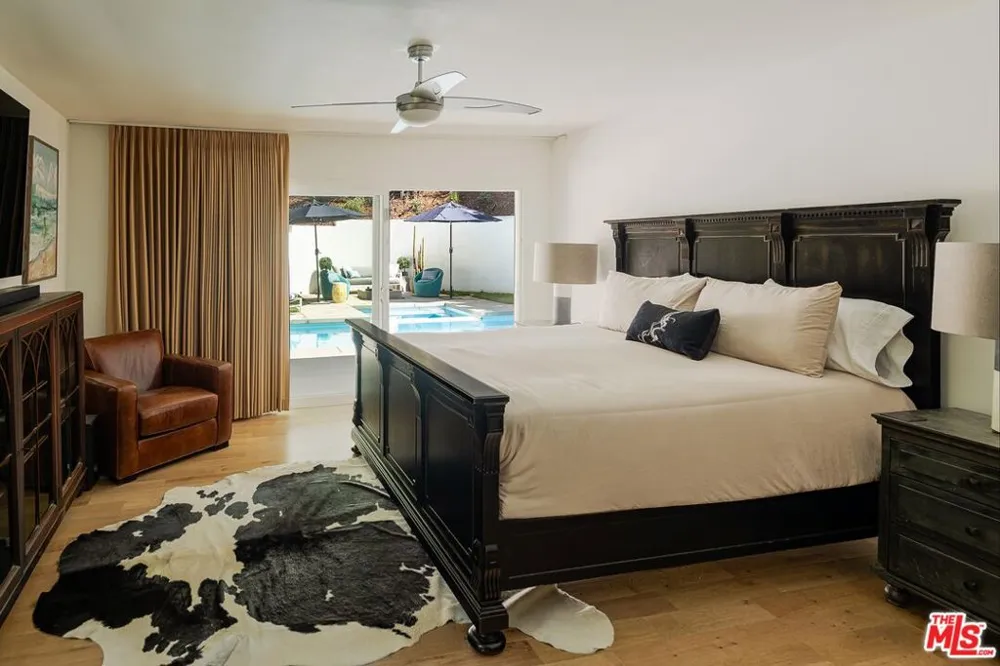 14018 Valley Vista Boulevard Sherman Oaks, CA 91423