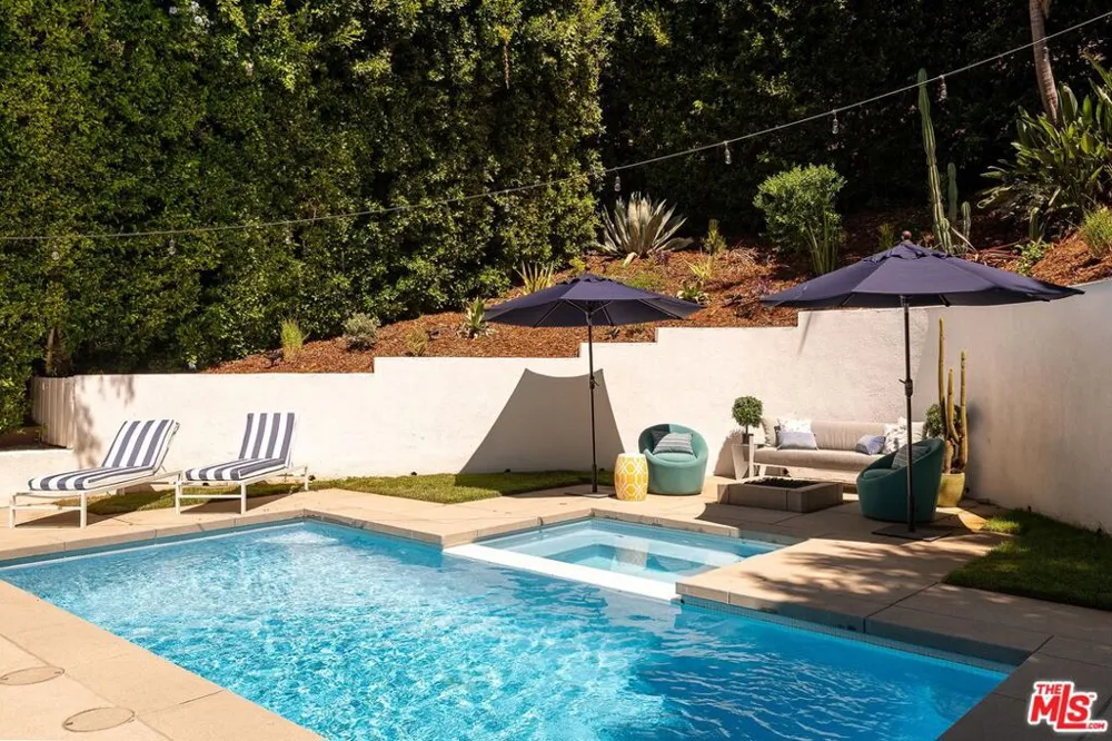 14018 Valley Vista Boulevard Sherman Oaks, CA 91423