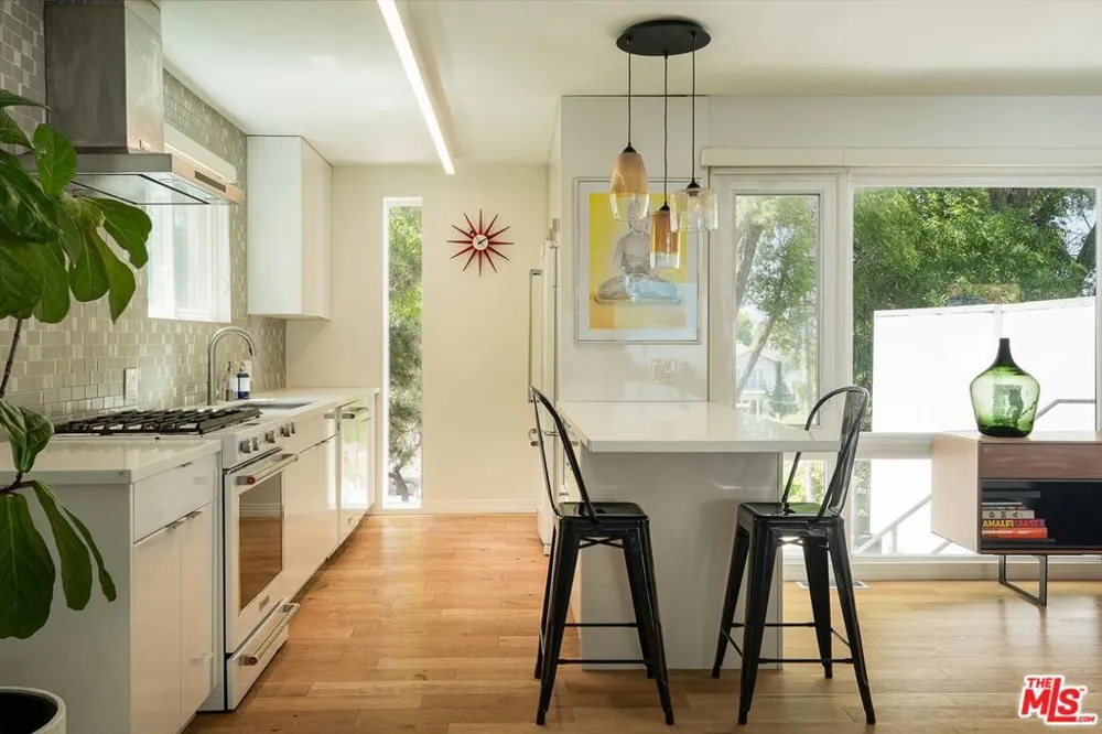 14018 Valley Vista Boulevard Sherman Oaks, CA 91423