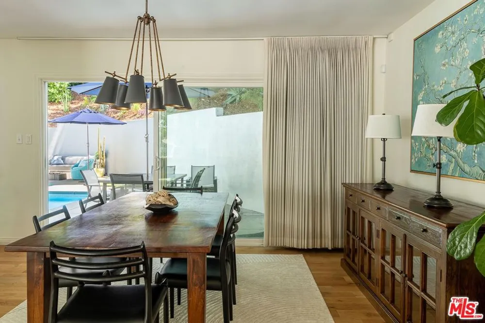 14018 Valley Vista Boulevard Sherman Oaks, CA 91423