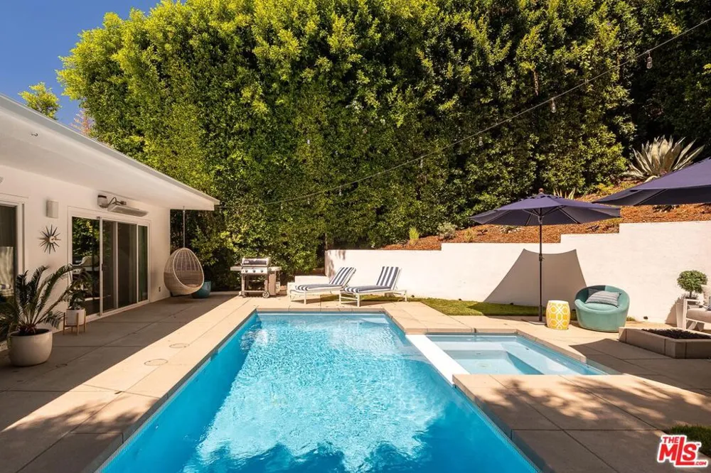 14018 Valley Vista Boulevard Sherman Oaks, CA 91423