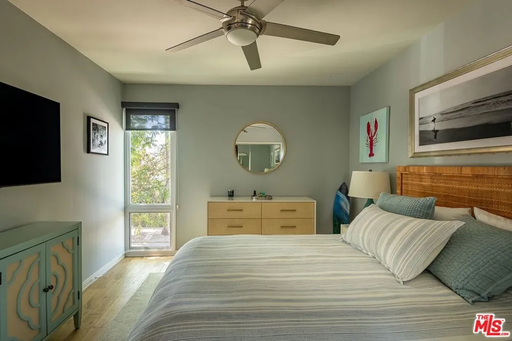 14018 Valley Vista Boulevard Sherman Oaks, CA 91423