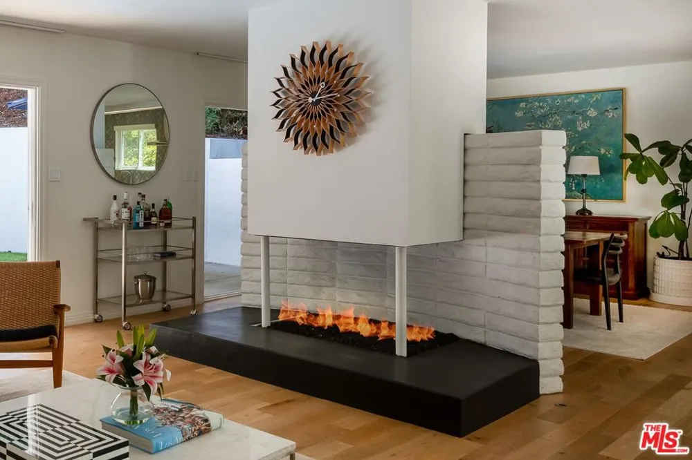 14018 Valley Vista Boulevard Sherman Oaks, CA 91423