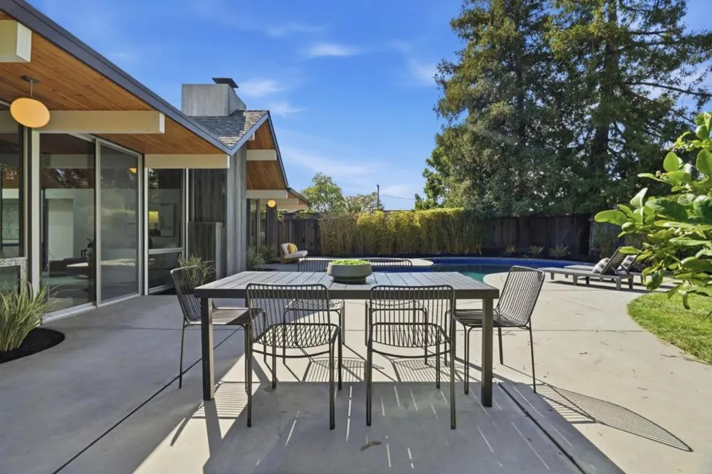 1109 Lorne Way Sunnyvale, CA 94087