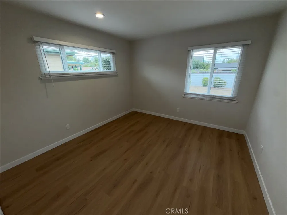 6934 Woodlake West Hills, CA 91307