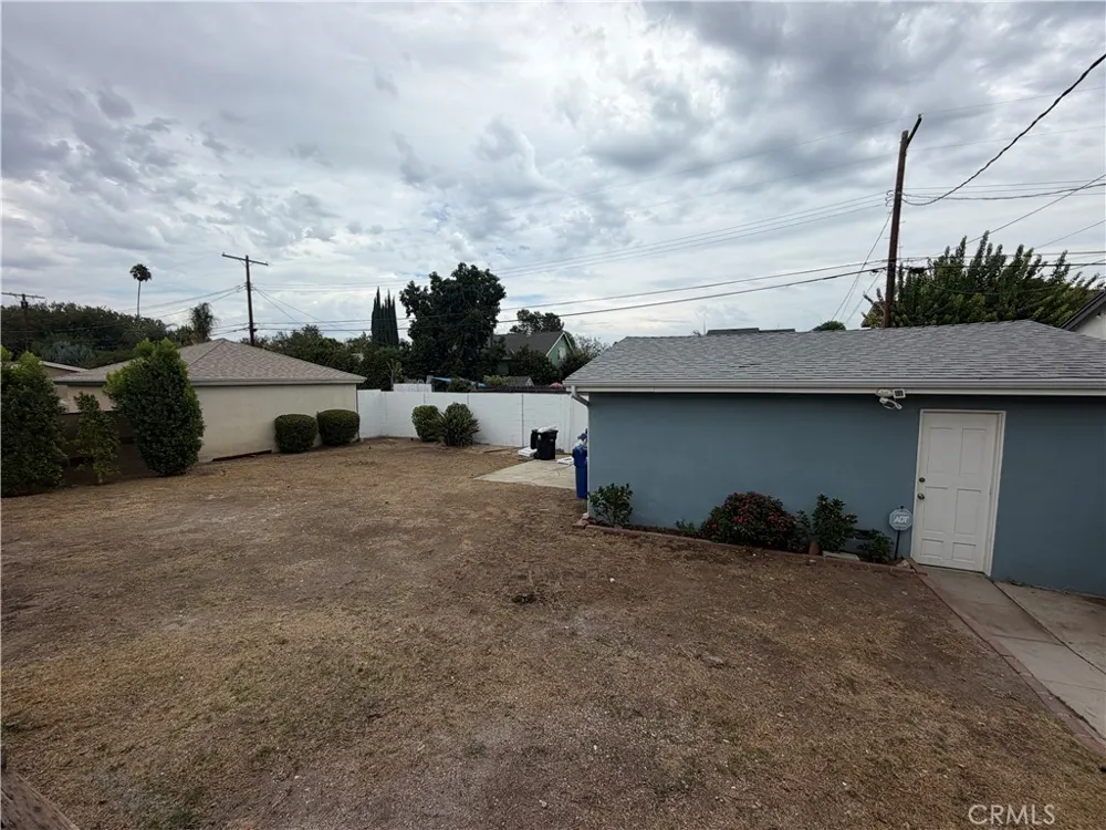6934 Woodlake West Hills, CA 91307
