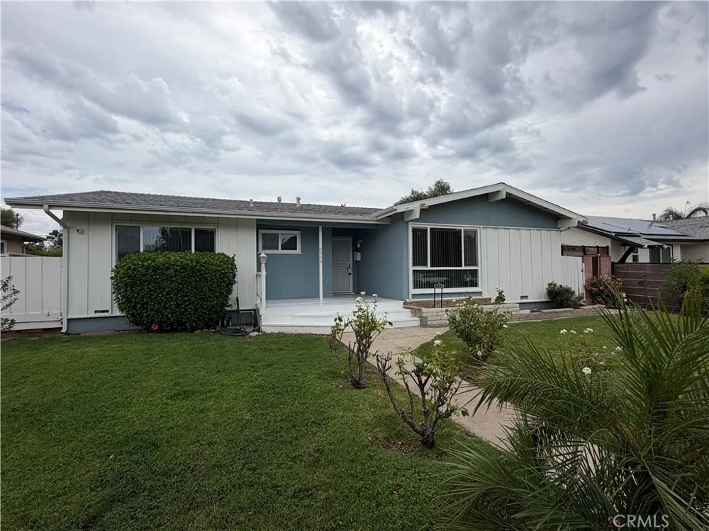 6934 Woodlake West Hills, CA 91307