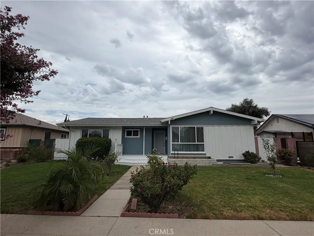 6934 Woodlake West Hills, CA 91307