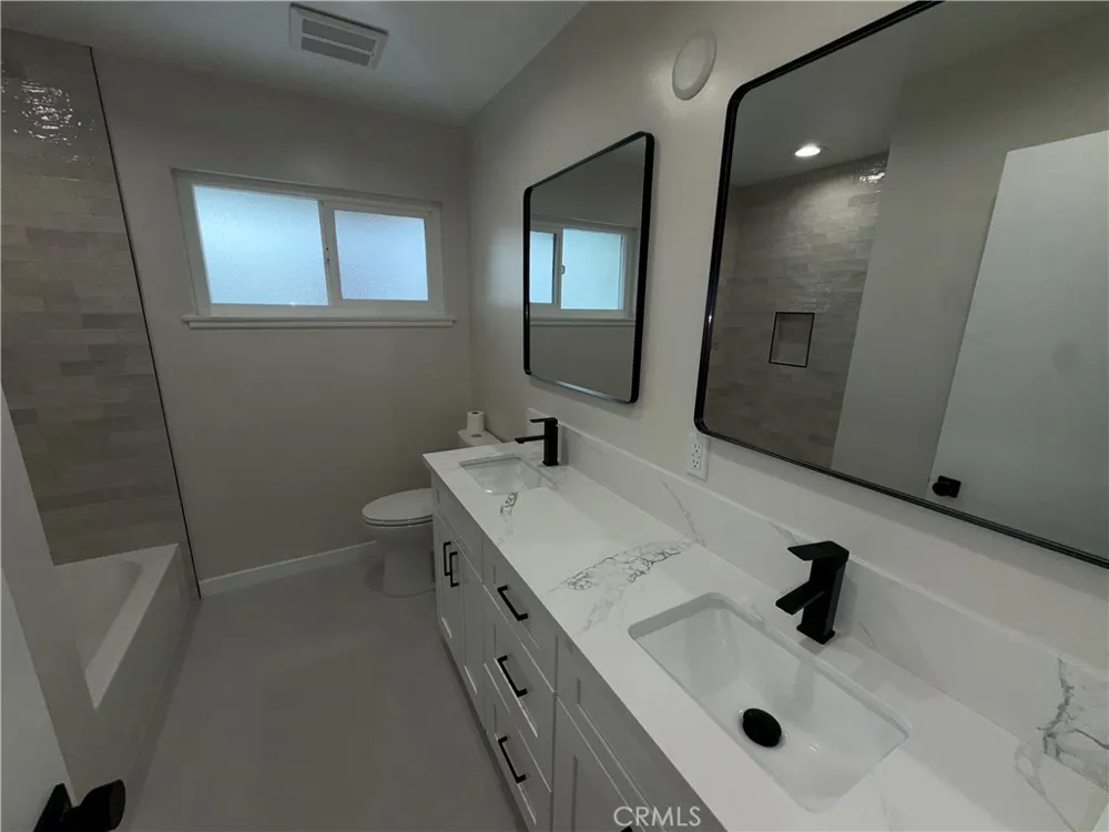6934 Woodlake West Hills, CA 91307