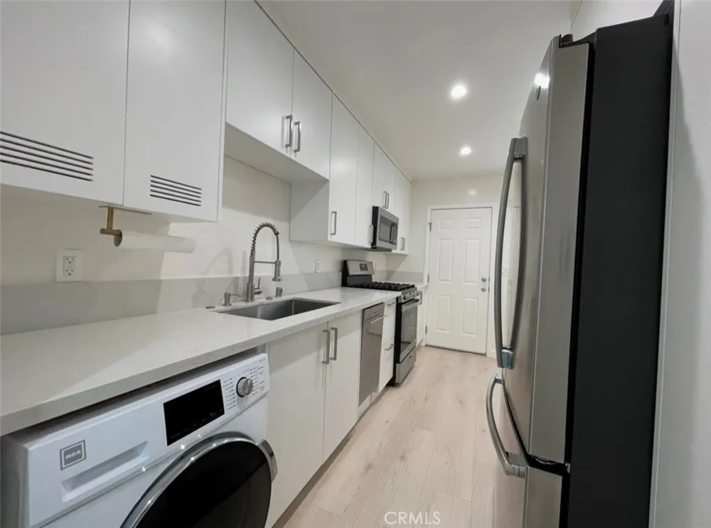 202 S Chevy Chase Drive Glendale, CA 91205