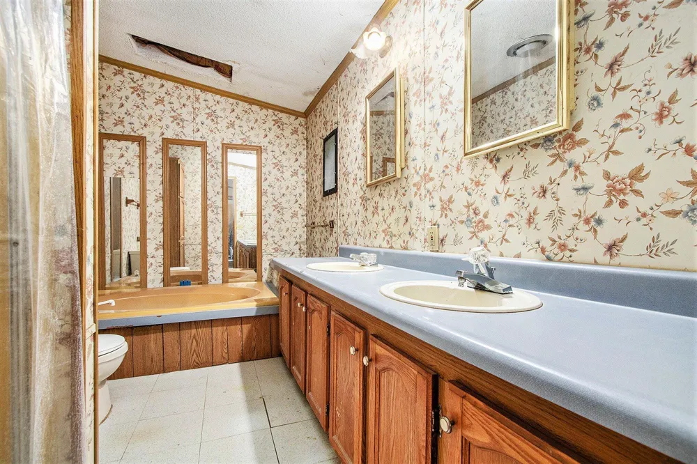 6727 Youngren Road Three Oaks, MI 49128