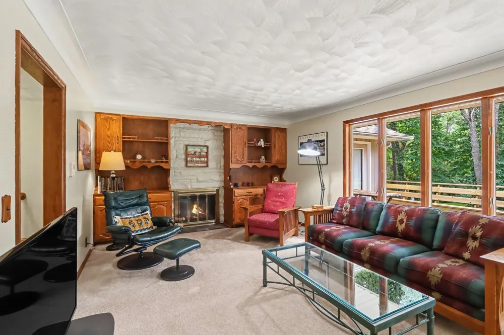 3034 Springbrook Drive Kalamazoo, MI 49004
