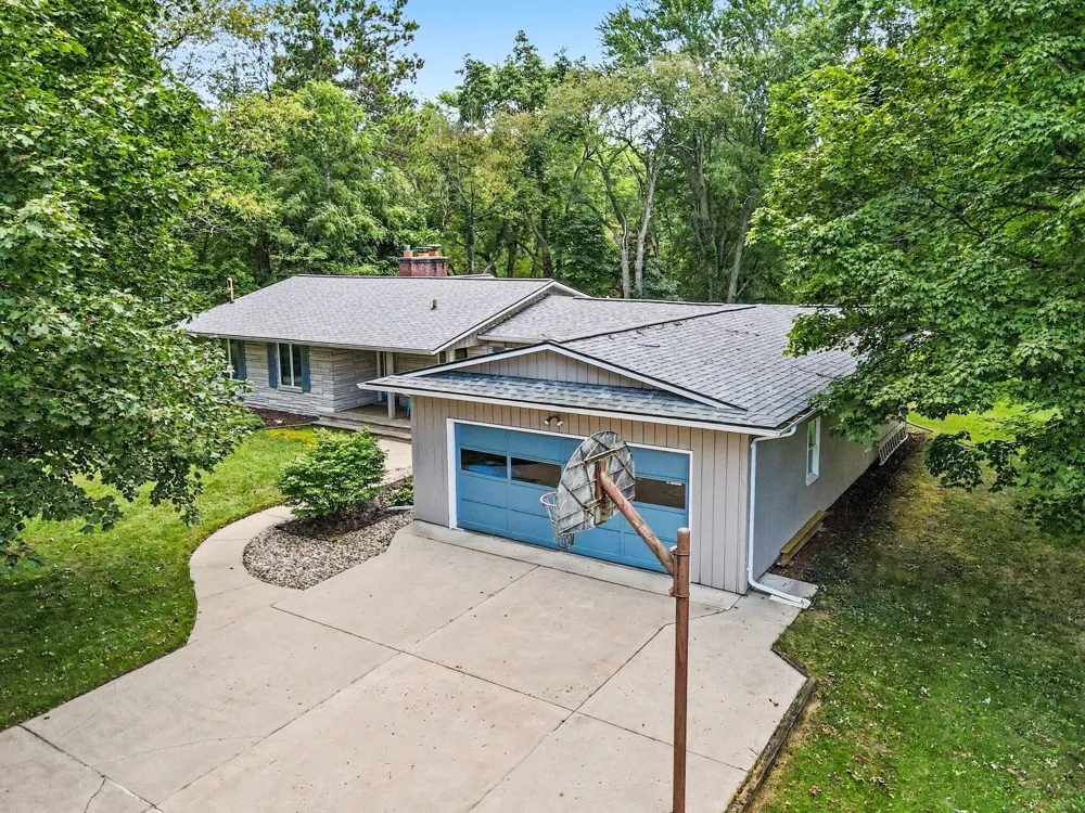 3034 Springbrook Drive Kalamazoo, MI 49004