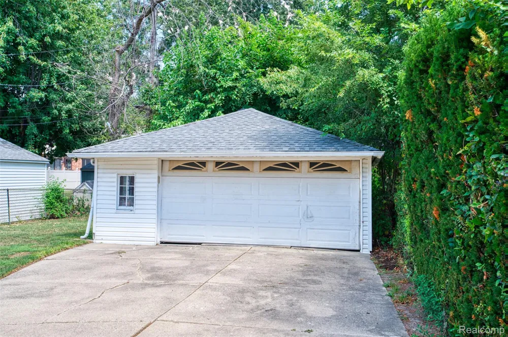 20871 Beaufait Street Harper Woods City, MI 48225