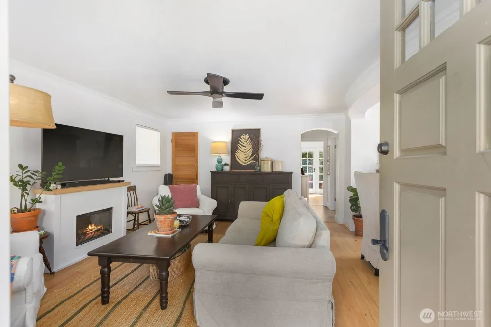 4311 NE 55th Street Seattle, WA 98105