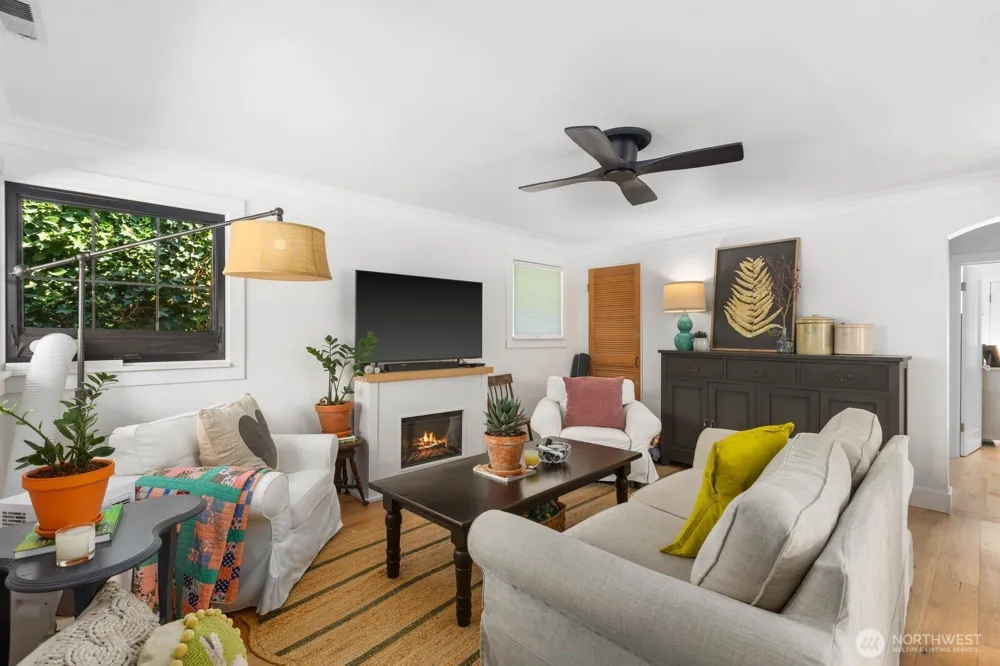 4311 NE 55th Street Seattle, WA 98105