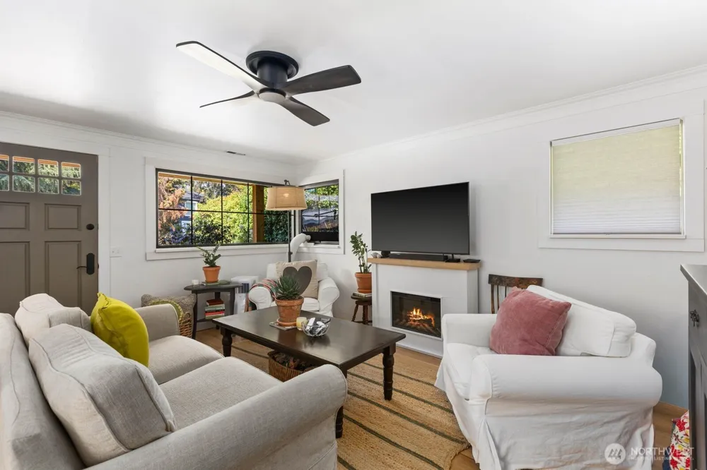 4311 NE 55th Street Seattle, WA 98105