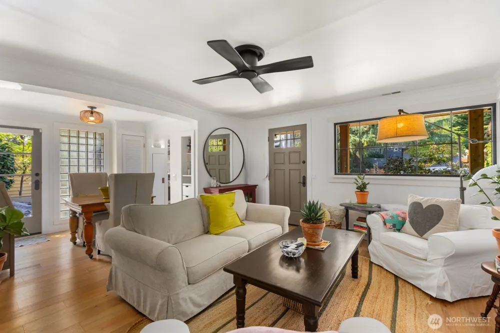 4311 NE 55th Street Seattle, WA 98105