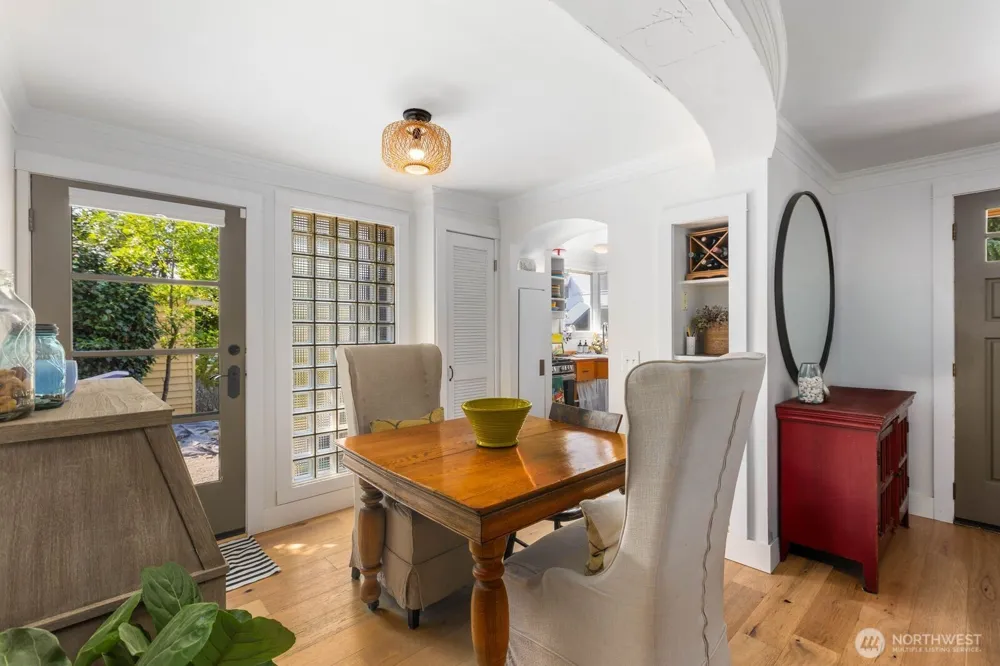 4311 NE 55th Street Seattle, WA 98105