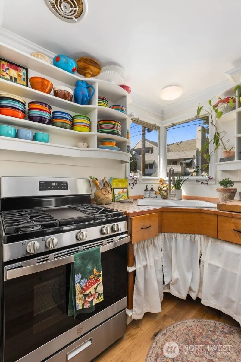 4311 NE 55th Street Seattle, WA 98105