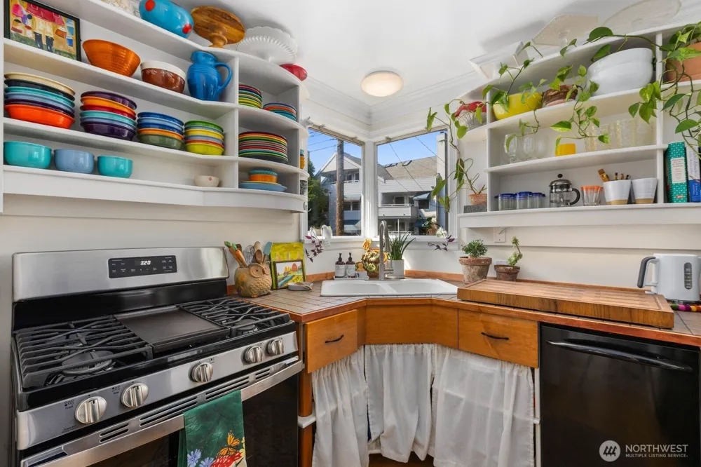 4311 NE 55th Street Seattle, WA 98105