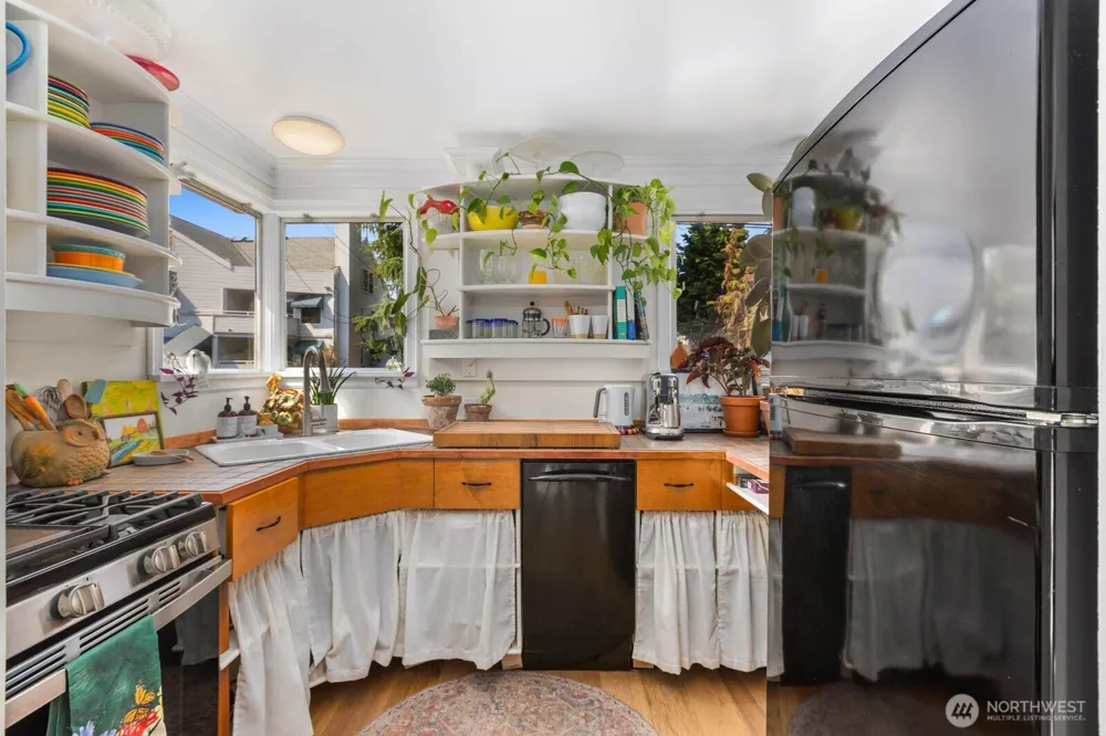 4311 NE 55th Street Seattle, WA 98105