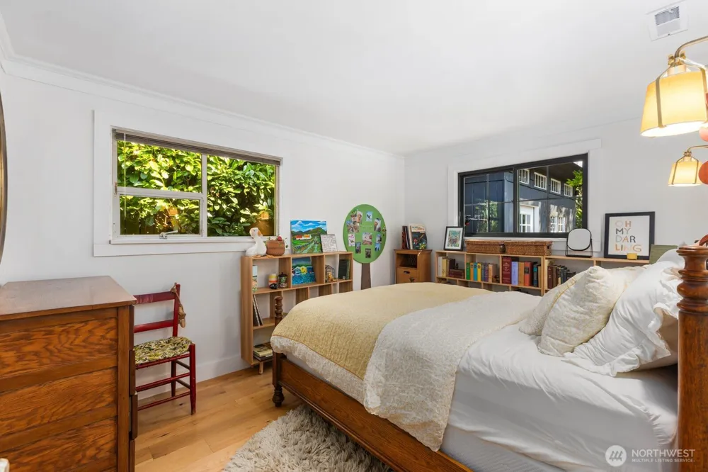 4311 NE 55th Street Seattle, WA 98105
