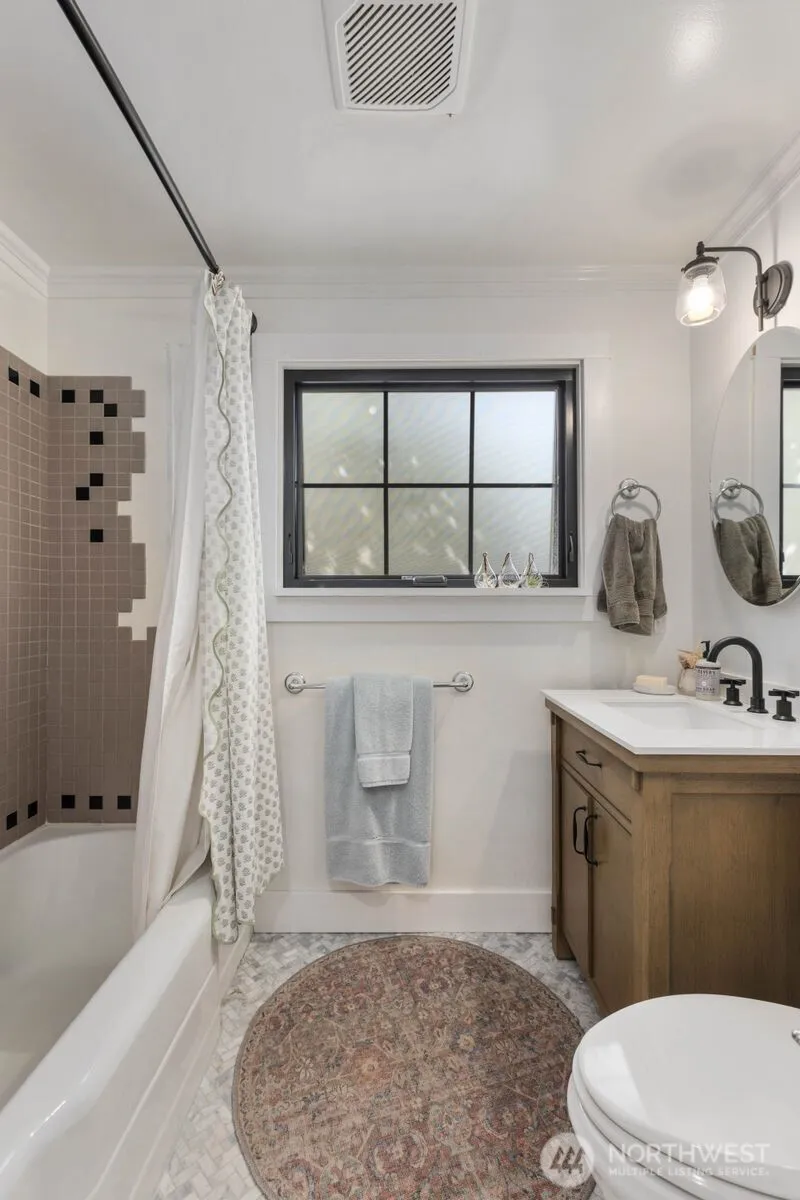 4311 NE 55th Street Seattle, WA 98105
