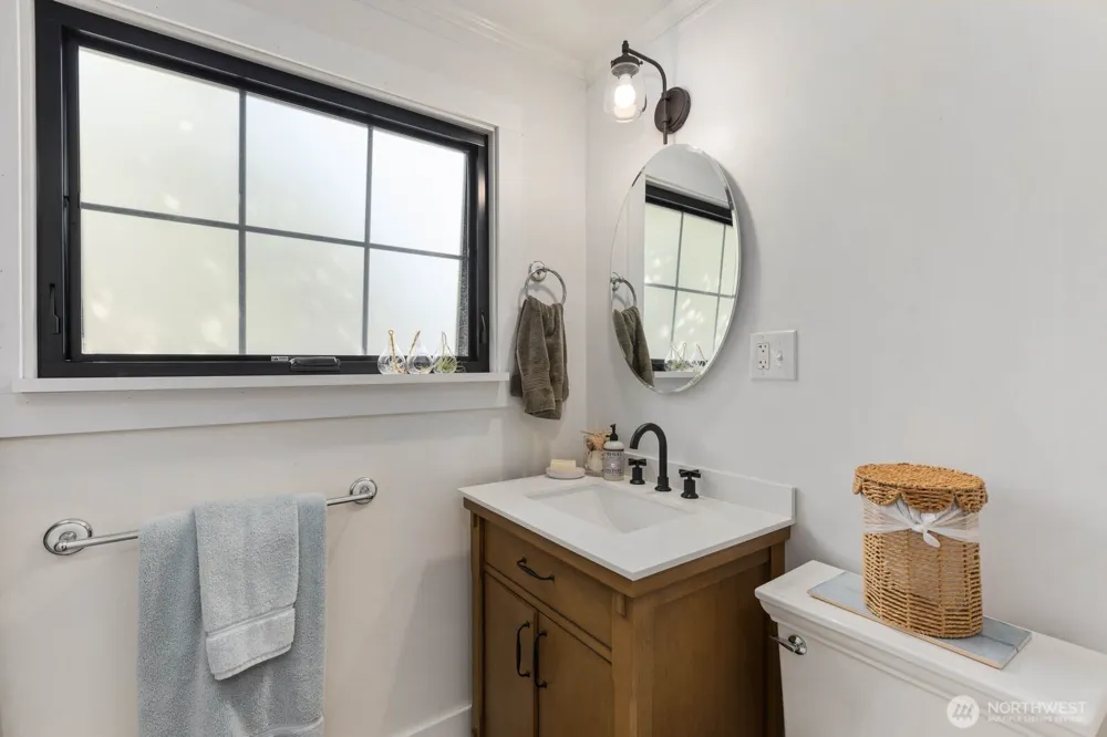 4311 NE 55th Street Seattle, WA 98105