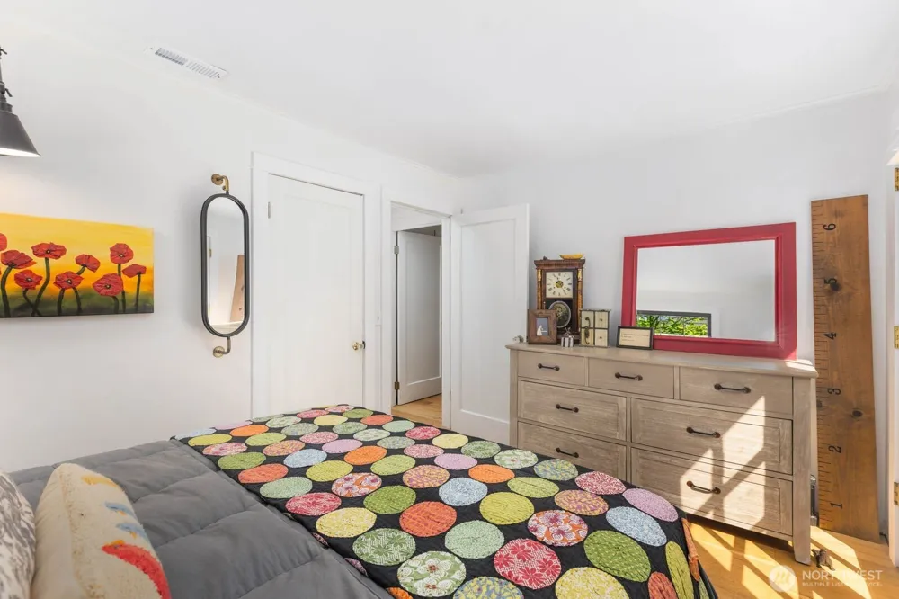 4311 NE 55th Street Seattle, WA 98105