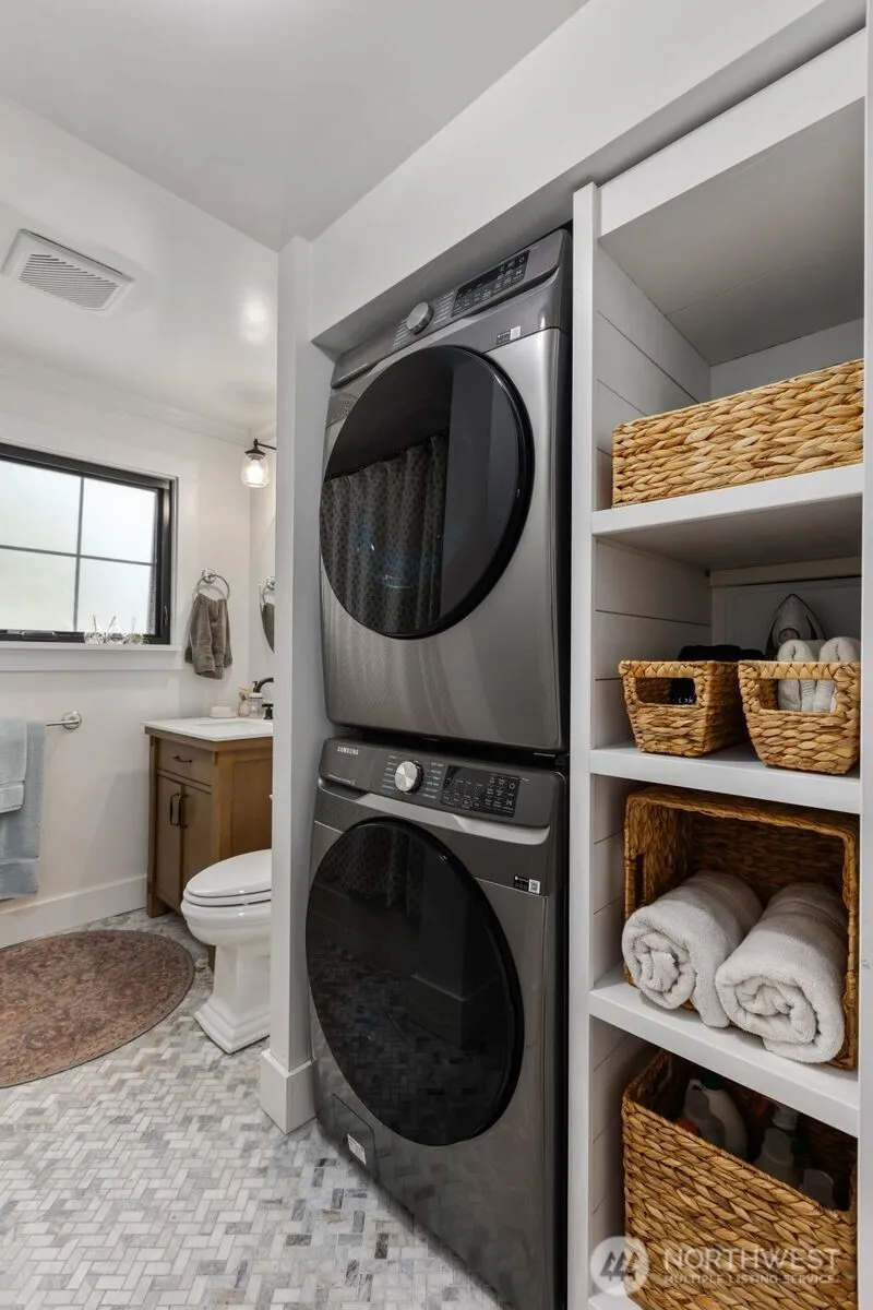 4311 NE 55th Street Seattle, WA 98105