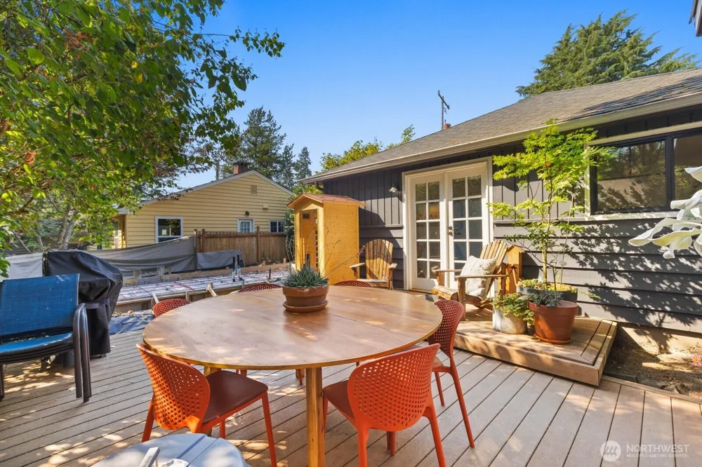 4311 NE 55th Street Seattle, WA 98105