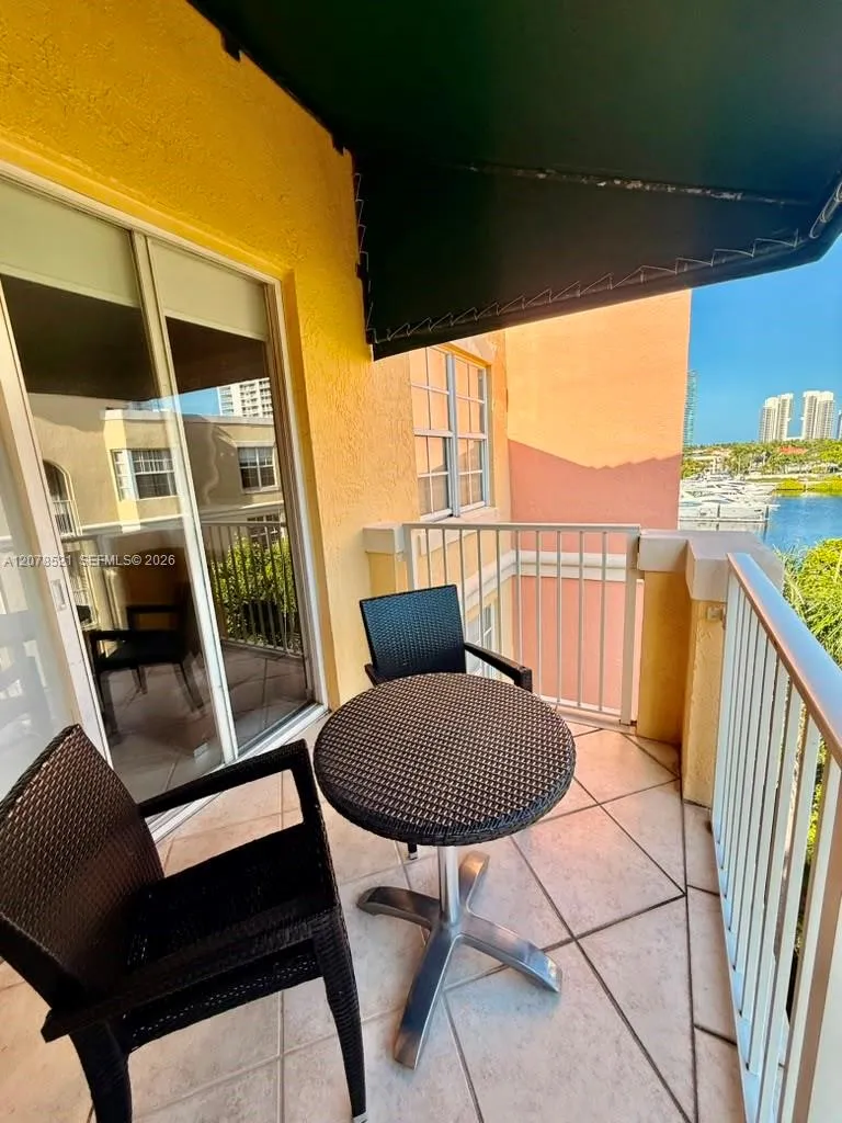 19701 E Country Club Dr #5605A Aventura, FL 33180
