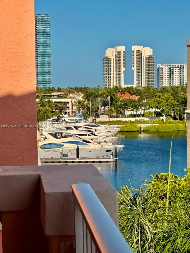 19701 E Country Club Dr #5605A Aventura, FL 33180