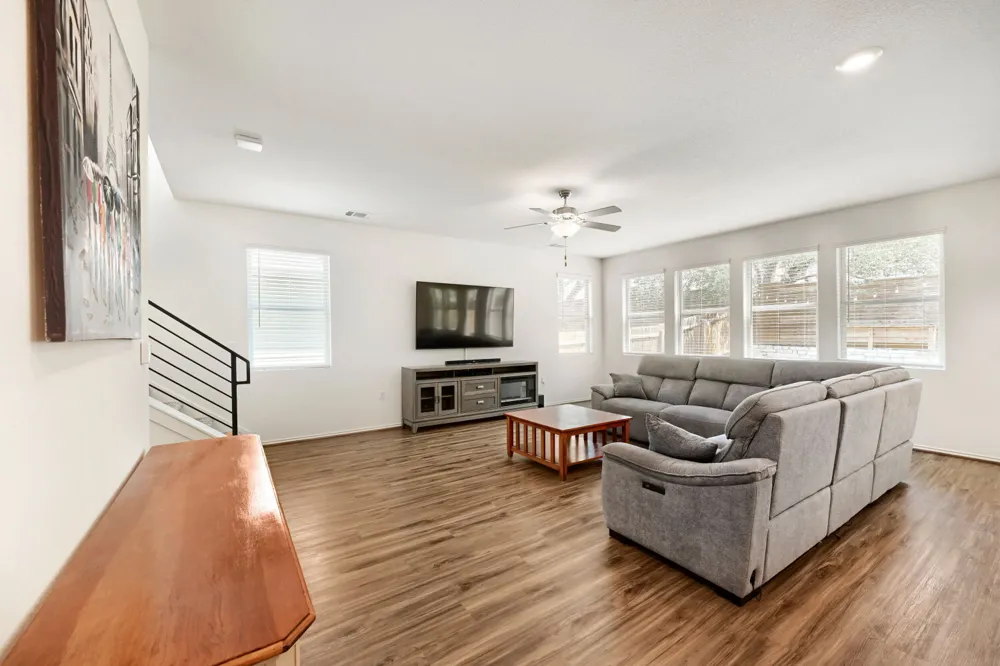 10221 Buster Drive Austin, TX 78748