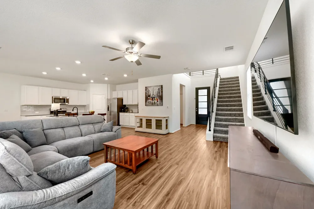 10221 Buster Drive Austin, TX 78748