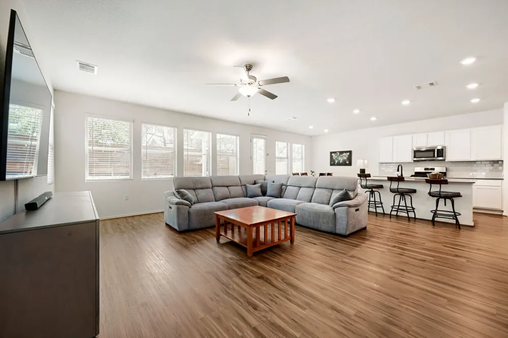 10221 Buster Drive Austin, TX 78748