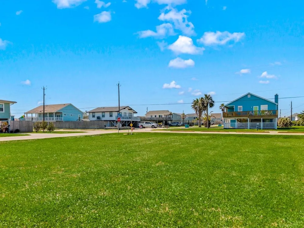 16534 John Davis Jamaica Beach, TX 77554