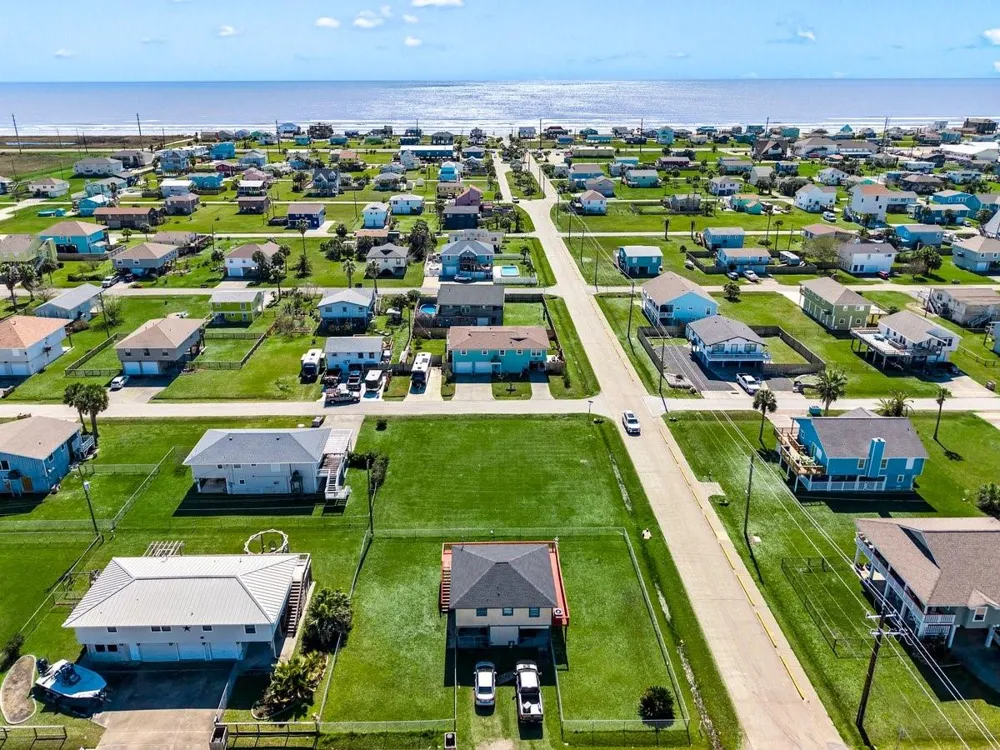 16534 John Davis Jamaica Beach, TX 77554