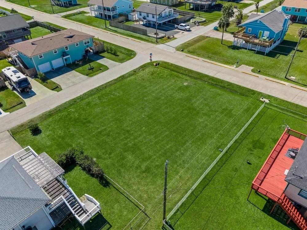 16534 John Davis Jamaica Beach, TX 77554