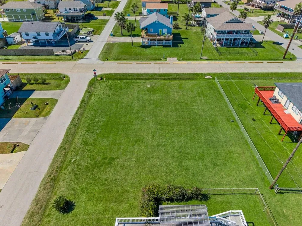 16534 John Davis Jamaica Beach, TX 77554