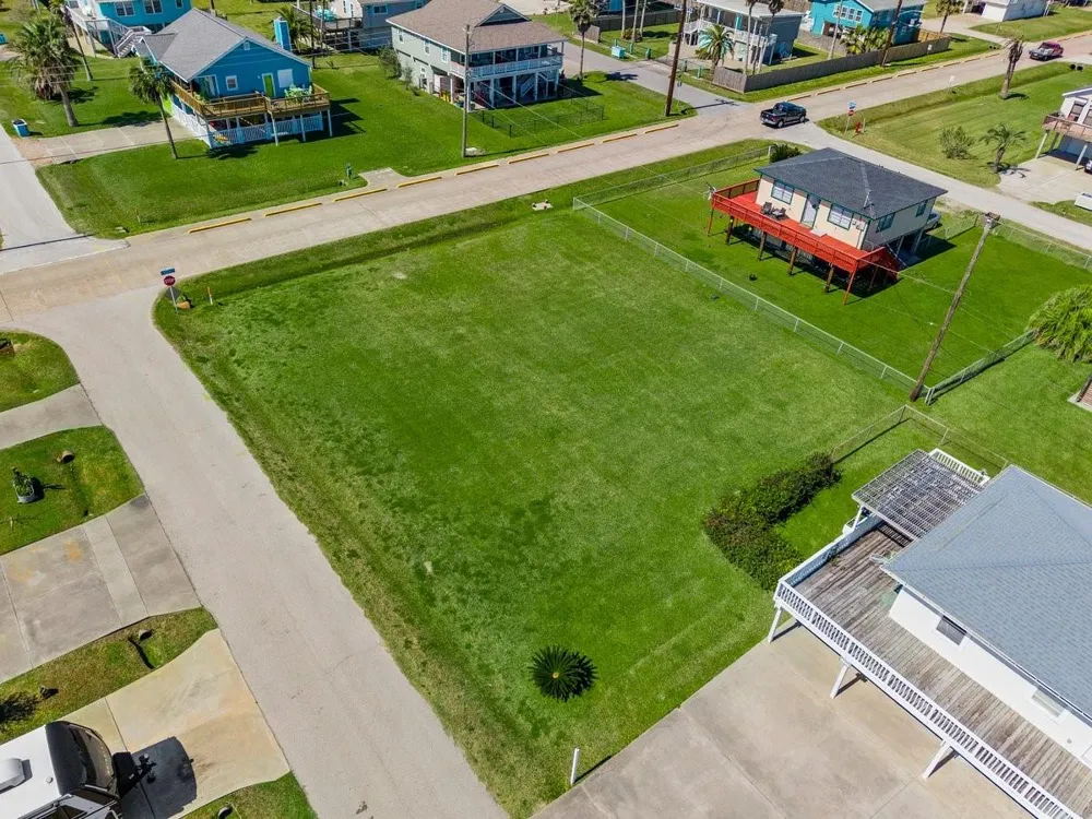 16534 John Davis Jamaica Beach, TX 77554
