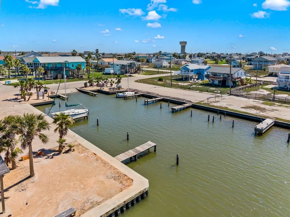 16534 John Davis Jamaica Beach, TX 77554