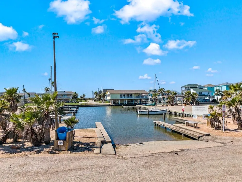 16534 John Davis Jamaica Beach, TX 77554