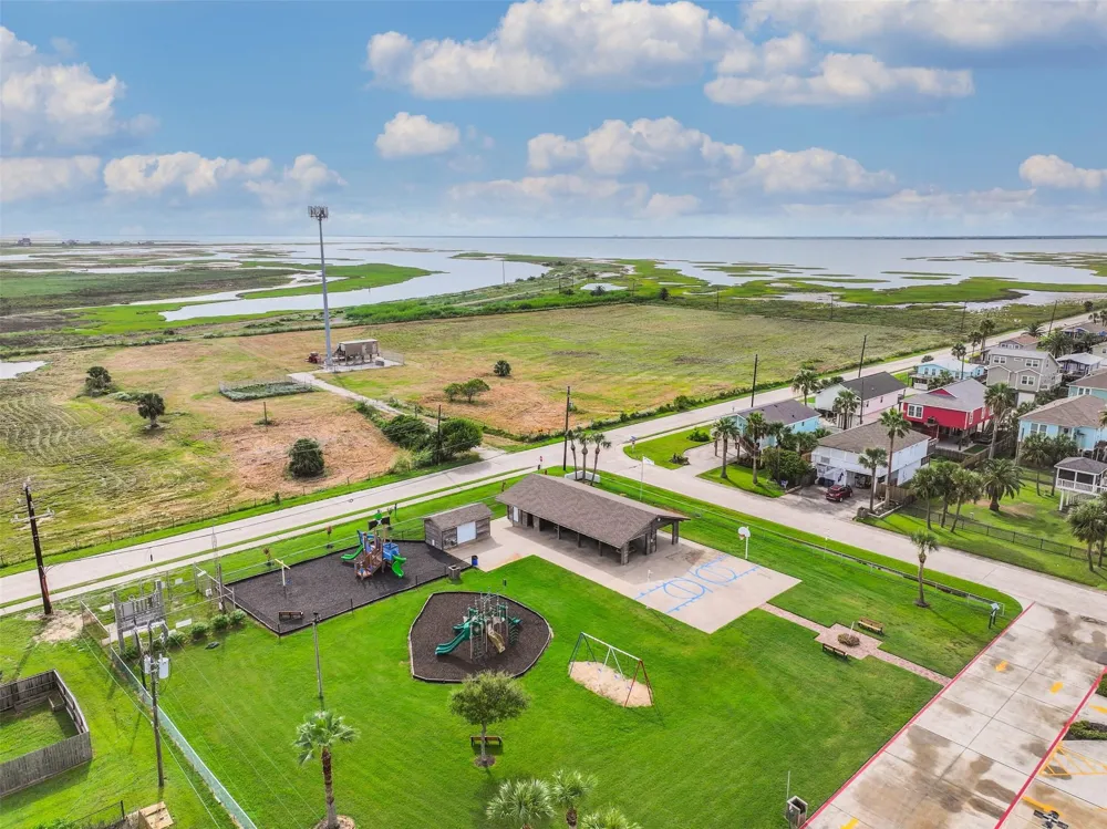 16534 John Davis Jamaica Beach, TX 77554