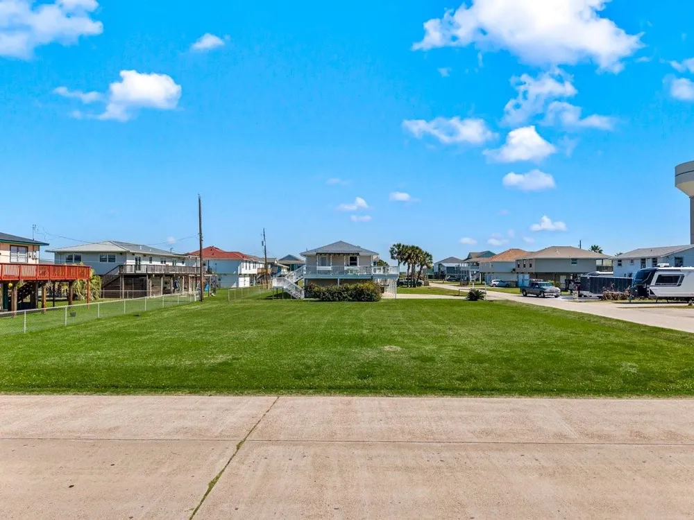 16534 John Davis Jamaica Beach, TX 77554